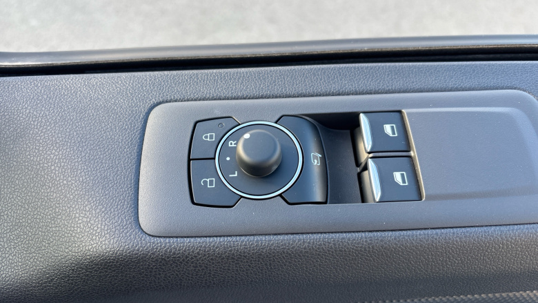 Ford Transit Custom E-320 L1 Rwd 100kW 65kWh H1 Van Limited Auto